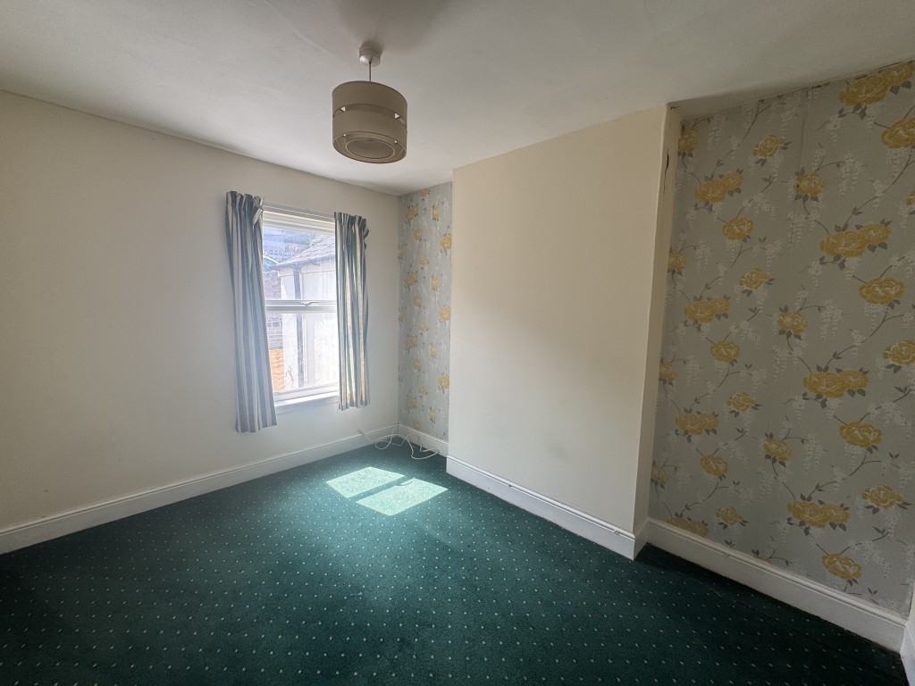 Lot: 129 - MID-TERRACE HOUSE FOR IMPROVEMENT IN POPULAR LOCATION - Bedroom one
